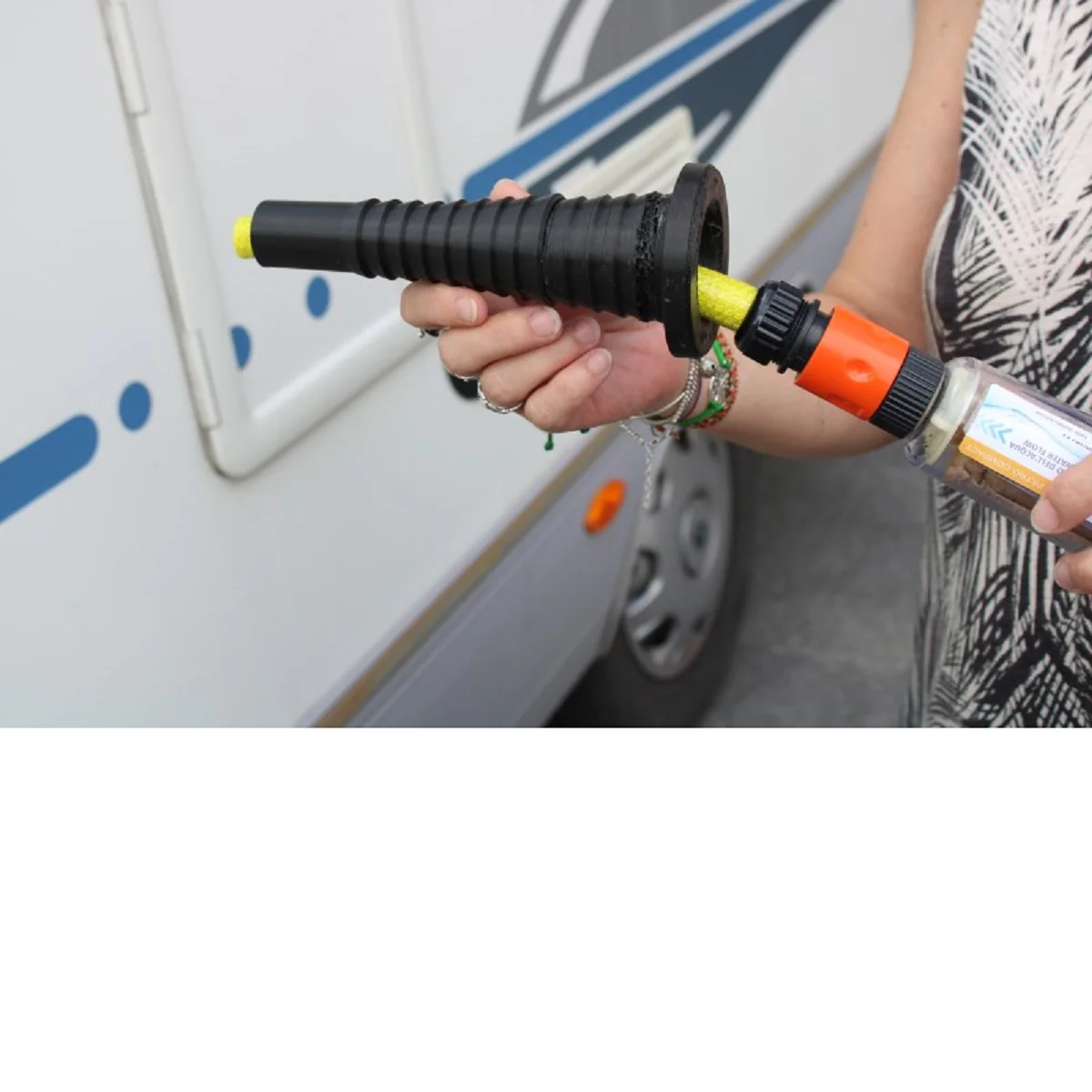 ACQUATRAVEL TIENI TUBO UNIVERSALE PER CARICO ACQUA - UTILIZZABILE CON TUTTI I BOCCHETTONI E CON TUBI DEL DIAMETRO DA 16 A 20 MM. - Image 4