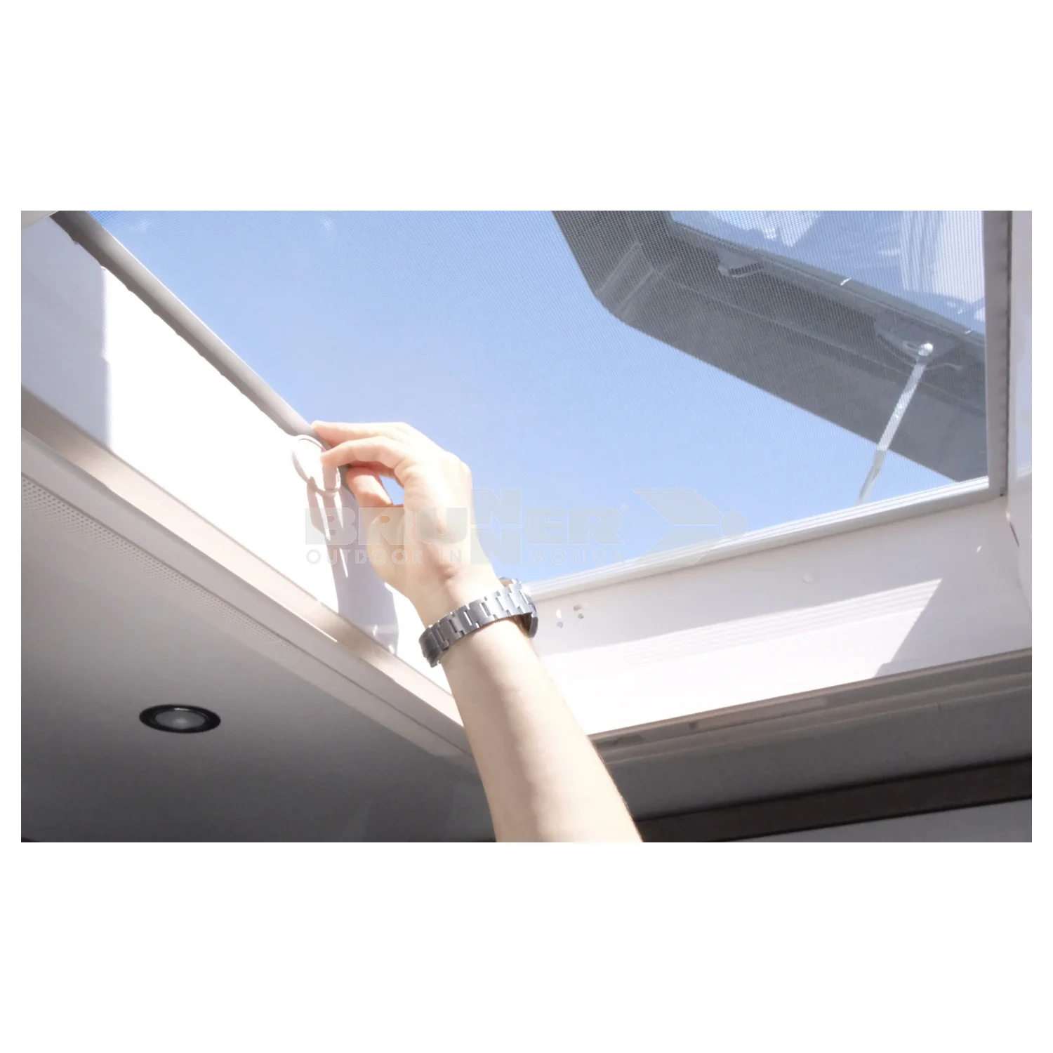 BRUNNER FLYNET MIDI Zanzariera aggiuntiva con telaio in alluminio per il Dometic Midi Heki con funzionamento a manovella. - Image 6