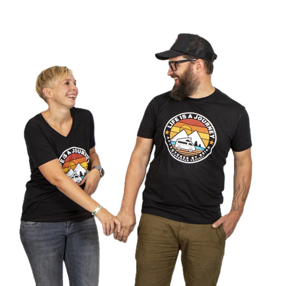 REIMO T-SHIRT UNISEX REALIZZATA IN COTONE BIOLOGICO E POLIESTERE - FANTASIA: LIFE IS A JOURNEY - Image 2